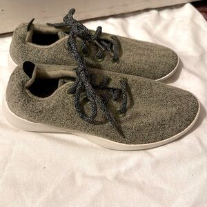 Allbirds Wool Runners in Limited Edition Sold Out Cosmos EUC